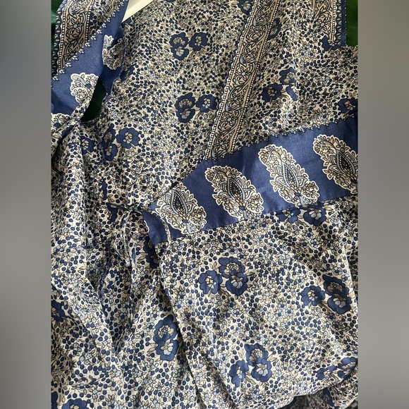 Elegant Blue and White Paisley Dress bcbgmaxazria - Picture 2 of 6